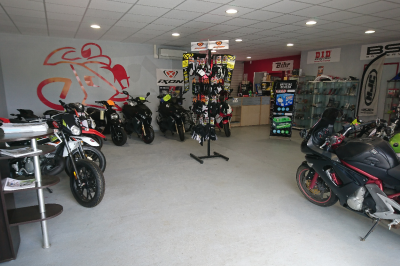 Presentación de garaje Athena motocicletas